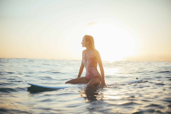 Quelles sont les actualités des écoles de surf sur la nature et à l'environnement aquatique?
